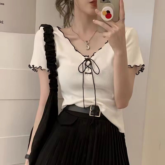 2025 New Summer Internet Celebrity French White V-neck Short Top Slim Knitted Short-sleeved T-shirt for Women Ins Trendy